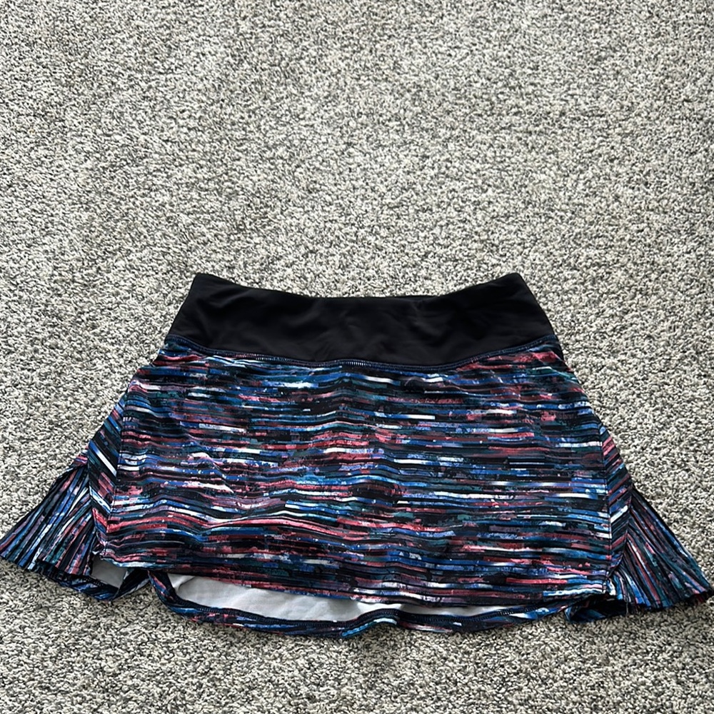 Lululemon Play Off The Pleats Skirt *13"
Hinshu Alpine White Multi-Black size 2